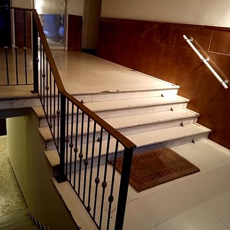 Vestige Basement Apartment Athena Bagian luar foto