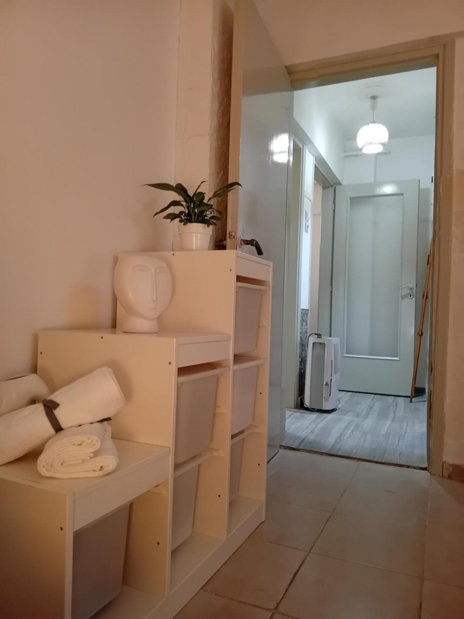 Vestige Basement Apartment Athena Bagian luar foto