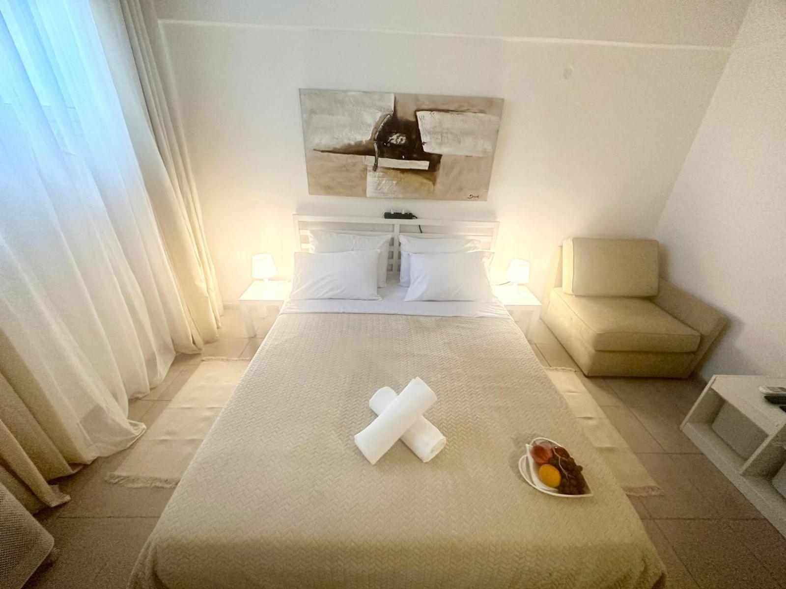 Vestige Basement Apartment Athena Bagian luar foto