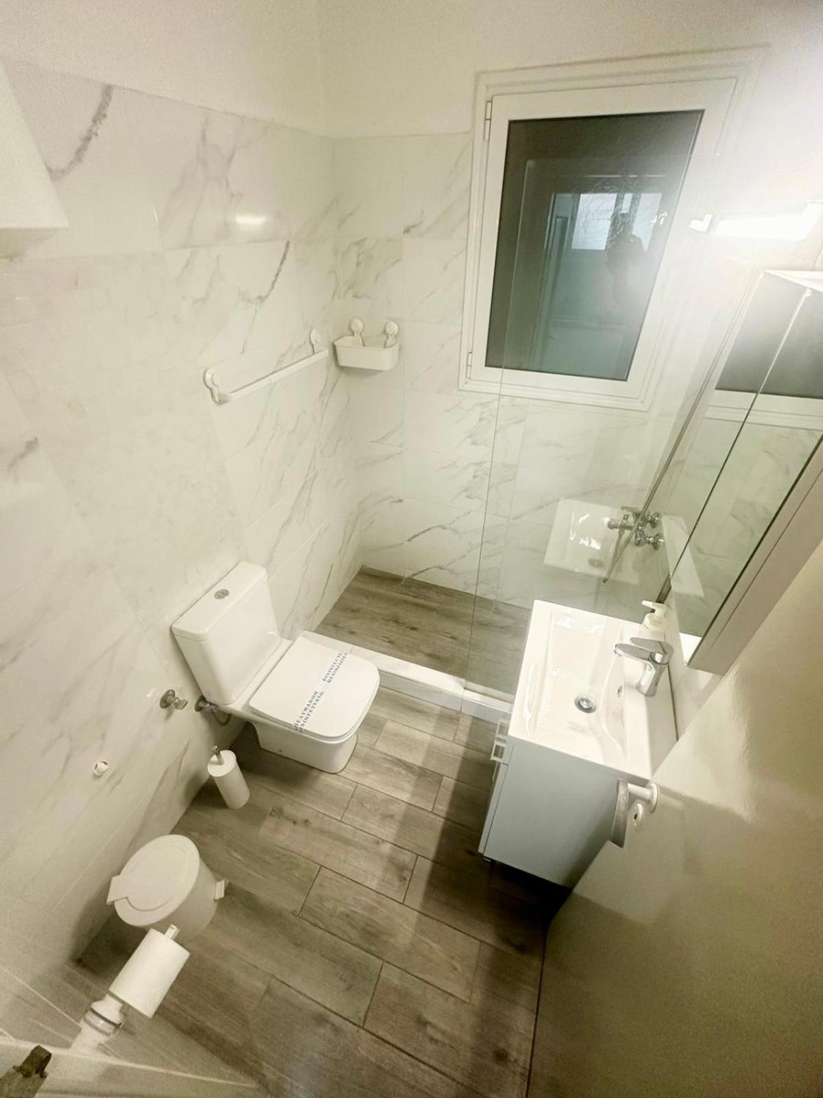 Vestige Basement Apartment Athena Bagian luar foto